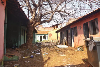 Vila de quitinetes onde ossada foi encontrada enterrada. (Foto: Paulo Francis)