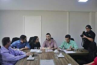 Representantes dos profissionais de fisioterapia receberam o candidato Beto Pereira (PSDB) (Foto: Paulo Francis)