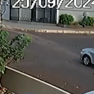 Motorista fura preferencial e provoca capotagem no Jardim dos Estados