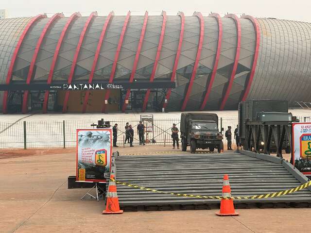 Ex&eacute;rcito monta r&eacute;plica de ponte da 2&ordf; Guerra Mundial em frente ao Bioparque