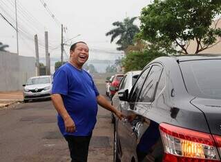 Motorista de aplicativo, Walmir Rogério Araújo, é reconhecido por ser gentil (Foto: Osmar Veiga)