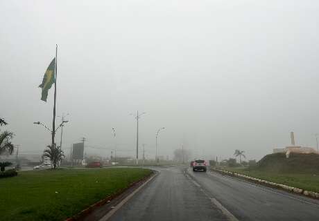 Fronteira tem tarde encoberta por neblina e chuva chega ao Pantanal 