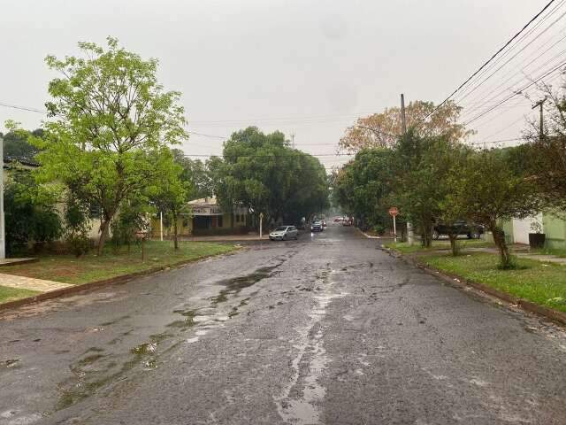 Chuva chega em Aquidauana e ameniza tempo seco