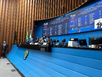 Com sessão extraordinária, deputados aprovam projeto sobre carreira policial