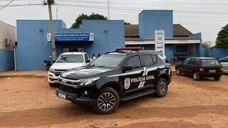 Equipe da DHPP na UBSF onde a vítima foi socorrida (Foto: Antonio Bispo)