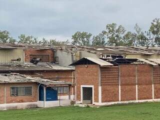 Telhado de empresa alimentícia em Bataguassu (Foto: Cenário MS)