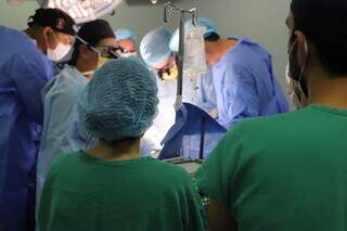 Equipe que fez o primeiro transplante de fígado em Mato Grosso do Sul, este ano (Foto: Divulgação/Hospital Adventista do Pênfigo)