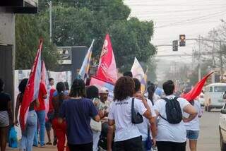 Militantes durante caminhada de campanha nas ruas do bairro Dom Antônio Barbosa (Foto: Arquivo/Juliano Almeida)