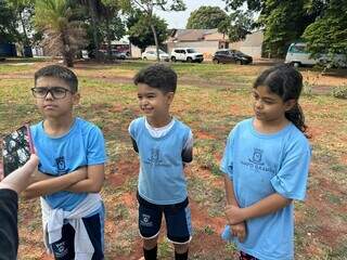 Crian&ccedil;as aprendem a conservar meio ambiente com reflorestamento na escola