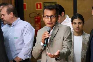 Fernando Souza (centro), da subsecretaria de Povos Originários. (Foto: Henrique Kawaminami)