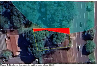 Retângulo mostra terreno particular; faixa vermelha é o ponto de intersecção entre ele e a APP (Foto: Reprodução)