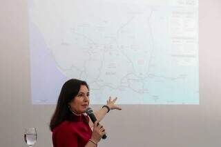 Ministra Simone Tebet durante palestra realizada na UFMS (Foto: Henrique Kawaminami)