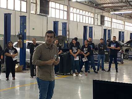 Em visita &agrave; empresa, Beto promete desburocratiza&ccedil;&atilde;o para gerar empregos