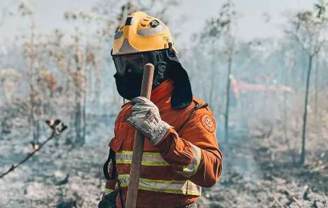 Brasil envia mais 26 bombeiros de tr&ecirc;s estados para combate ao fogo na Bol&iacute;via