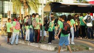 Alunos da Rede Estadual de Ensino em frente a escola na Capital (Foto: Aqruivo/Alex Machado) 