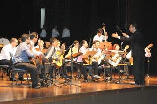 Apresentação de músicas no Teatro Glauce Rocha na UFMS (Foto: Divulgação) 