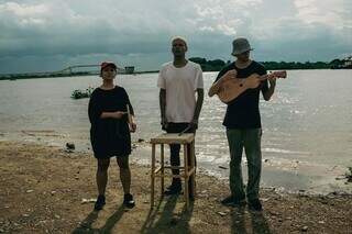 Duo Chipa, formado por Audria Lucas, Cleozinho e Rafael Omar, mergulhou nas tradições do cururu e do siriri ao lado de Sebastião.