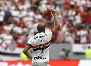  Lucas comemorando gol sobre o Corinthians neste domingo (Foto: Rubens Chiri/Saopaulofc.net)