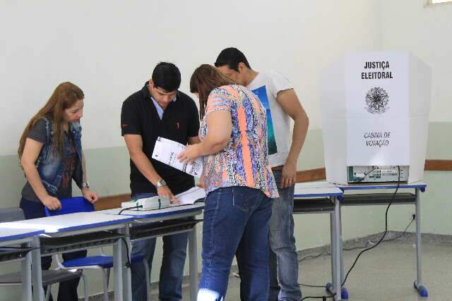 A uma semana da vota&ccedil;&atilde;o, candidatos intensificam reuni&otilde;es com entidades