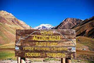 Mendoza, na Argentina, destino ideal para amantes de vinho, tem centenas de vinícolas para visitar, além das atividades ao ar livre na região do Aconcágua (Foto: Reprodução)