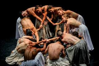 Dança pra lua - Cia Jovem de Dança de Jundiaí. (Foto: Pedro Amora)