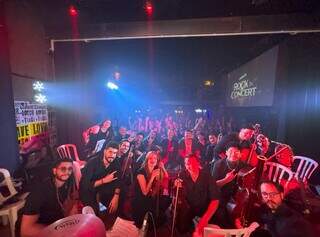 Orquestra com o público na noite de sábado. (Foto: Divulgação Labhits)