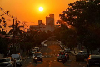 Bola de fogo no céu de Campo Grande, em dia de sensação térmica de 45ºC. (Foto: Juliano Almeida/Arquivo)