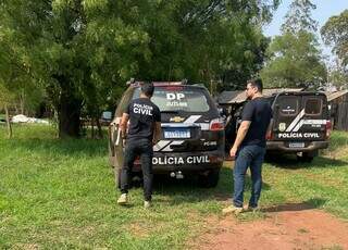 Policiais civis durante o cumprimento do mandado de prisão (Foto: Divulgação | PCMS)