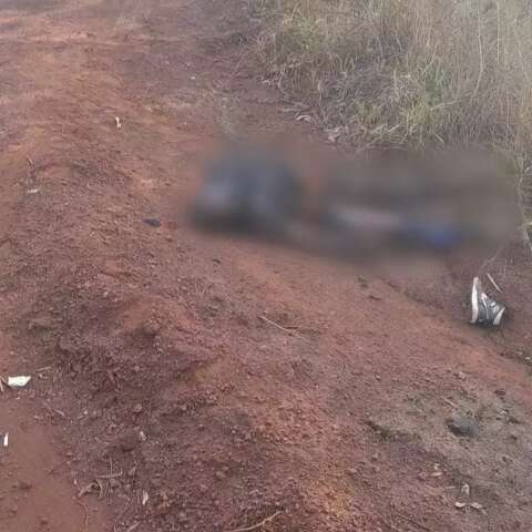 Homem &eacute; encontrado carbonizado em estrada que d&aacute; acesso a assentamento 