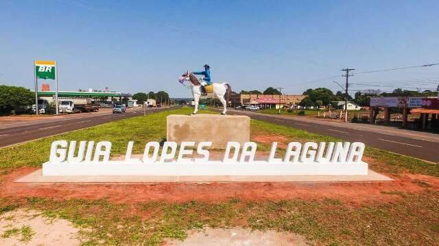 Um morre e dois ficam em estado grave ap&oacute;s capotagem em rodovia