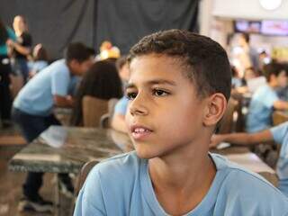 Matheus Rodrigues, de 9 anos, foi ao Bosque dos Ipês pela primeira vez (Foto: Osmar Veiga)