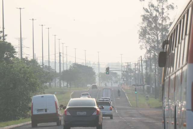 Fuma&ccedil;a das queimadas reaparece com for&ccedil;a no c&eacute;u de Campo Grande