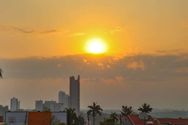 Outubro come&ccedil;a com fuma&ccedil;a, luz cara e previs&atilde;o de calor hist&oacute;rico em MS