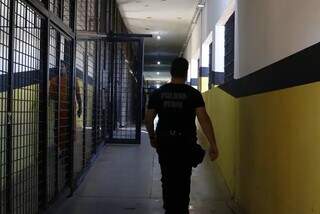 Corredores de celas do presídio de segurança máxima em Campo Grande (Foto: Arquivo/Campo Grande News/Paulo Francis)