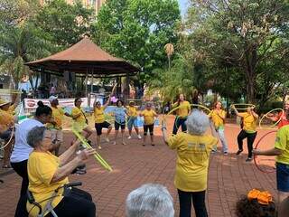 Atividades de mobilidade e alongamento foram feitas nesta terça-feira pelos alunos da UMA (Foto: Natália Olliver)