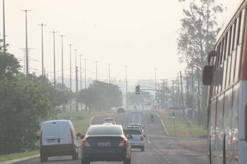 Fumaça das queimadas reaparece com força no céu de Campo Grande