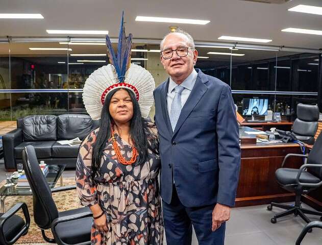 Guajajara e Gilmar Mendes far&atilde;o entrega da Terra Ind&iacute;gena 