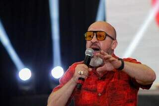 Fabrício Carpinejar em palestra em evento do Sebrae (Foto: Juliano Almeida)