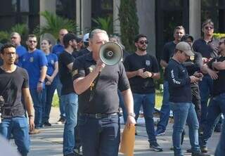 Manifestação dos policiais civis em frente à Assembleia Legislativa na semana passada. (Foto: Arquivo)