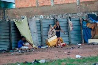 Usuários de drogas criaram minicracolândia em Travessa Oboé, no Bairro Tiradentes (Foto: Juliano Almeida)