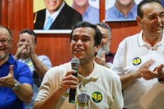 O candidato à prefeitura, Beto Pereira (PSDB), durante agenda no Bairro Coronel Antonino. (Foto: Enryck Sena)