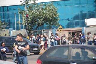 Saída de candidatos no dia da prova do CNU em Campo Grande, no dia 8 de agosto (Foto/Arquivo)