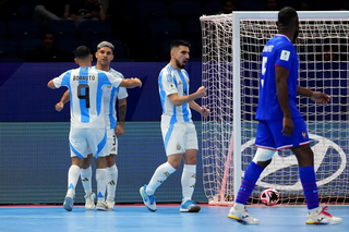 Jogadores da Argentina comemorando gol diante da França (Foto: Fifa)