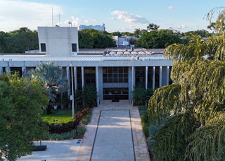 Fachada do TJMS, localizado no Parque dos Poderes, em Campo Grande (Foto: Divulgação)