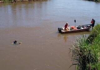 Bombeiros encontram corpo de pescador que sumiu ao tentar atravessar rio nadando