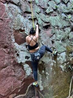 Joyce venceu medo na escalada e come&ccedil;ou a fazer at&eacute; &#039;equipamento&#039;