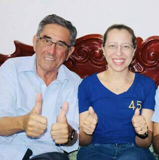 Prefeito reeleito Nelson Cintra ao lado da vice Adreara Castro (Foto: Divulgação)