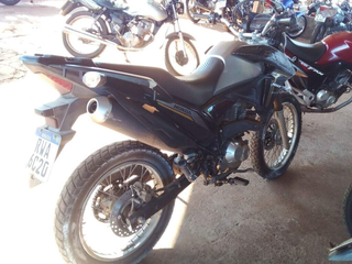 Motocicleta Honda NXR160 pode ser conquistada por R$ 4,4 mil em certame do Detran. (Foto: Reprodução)