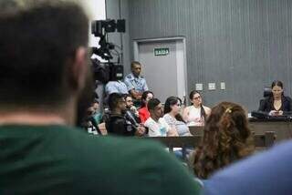 Christian e Stephanie em uma das audiências de instrução do processo pelo homicídio de Sophia (Foto: Juliano Almeida/Arquivo)