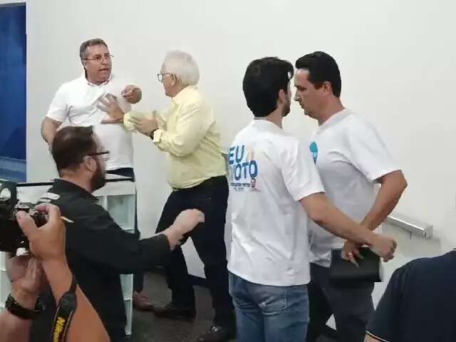 Debate entre candidatos gera confus&atilde;o na sa&iacute;da e acusa&ccedil;&otilde;es de viol&ecirc;ncia